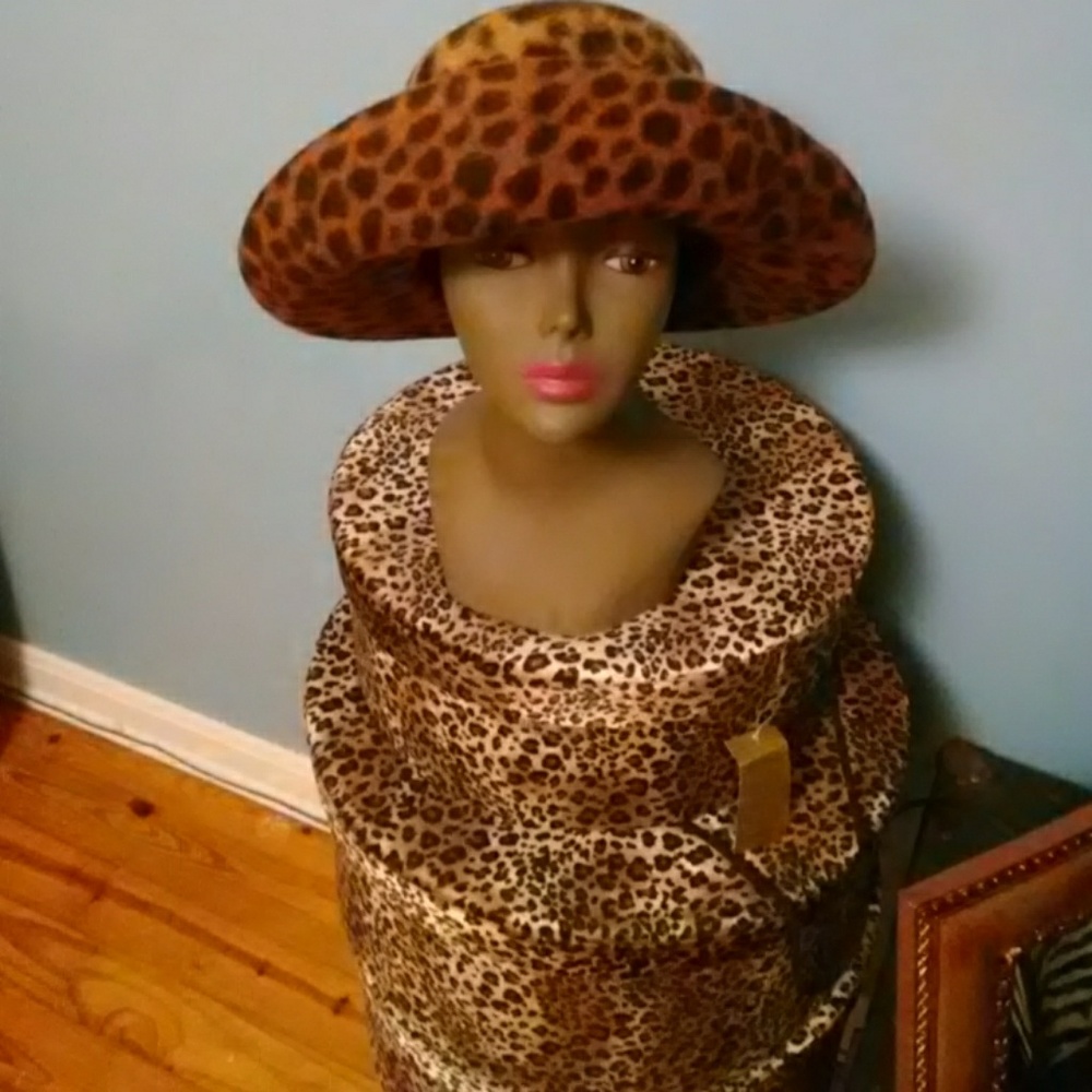 Woman's Hat Cache"